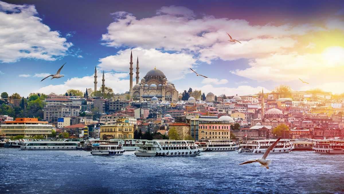 Một góc biển Bosphorus và vịnh Sừng vàng.